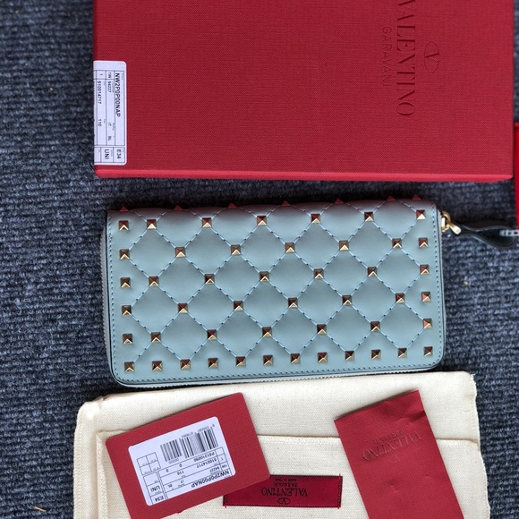 VALENTINO Rockstud Spike Matelassé Leather Wallet - Picture 6 of 8